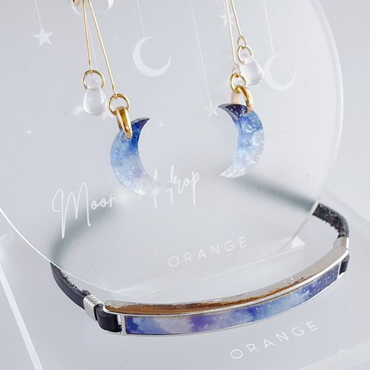 月と雫の耳飾りと夜空のブレスレットセット